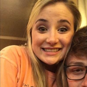 Meet your Posher, Hallie